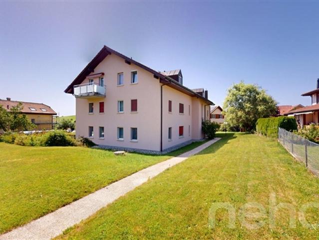 Exklusiv Geräumige 3 Zimmer Wohnung auf dem Dachboden