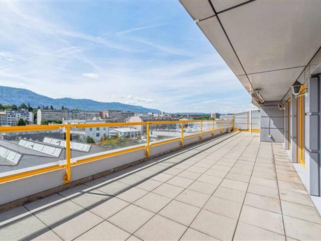 EXKLUSIV Großartiges Loft mit vier Zimmern und einer Terrasse von mehr als 80 m²