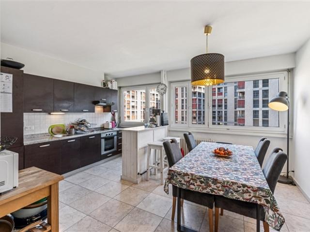 EXKLUSIV Großzügige 4 Zimmer Wohnung mit Balkon