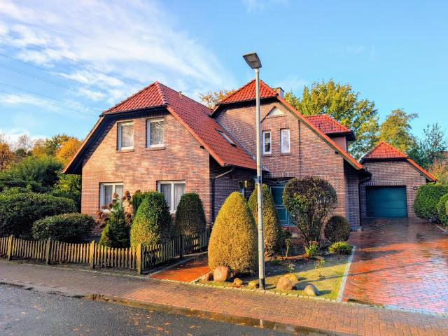 exklusiv in zentraler und beliebter Wohnlage Einfamilienhaus mit Einliegerwohnung am Untenende