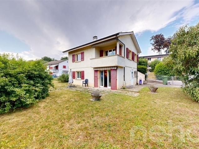Exklusiv Kleine Villa mit drei Schlafzimmern wird renoviert