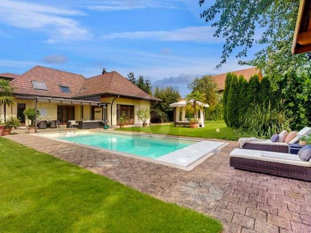 EXKLUSIV MIT POOL, TRAUMGARTEN UND WEINKELLER