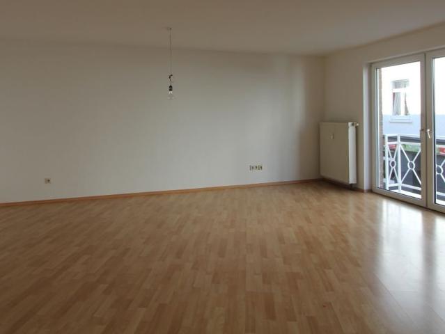 EXKLUSIV NÄHE OBERKASSEL/HEERDT WEIßES BAD LAMINAT GROßES WOHNZIMMER RENOVIERT GARAGE VERMIETET