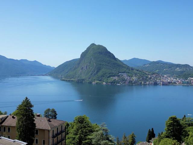 Exklusiv renovierte Villa mit fabelhaftem Seeblick zum Verkauf in Lugano Ruvigliana
