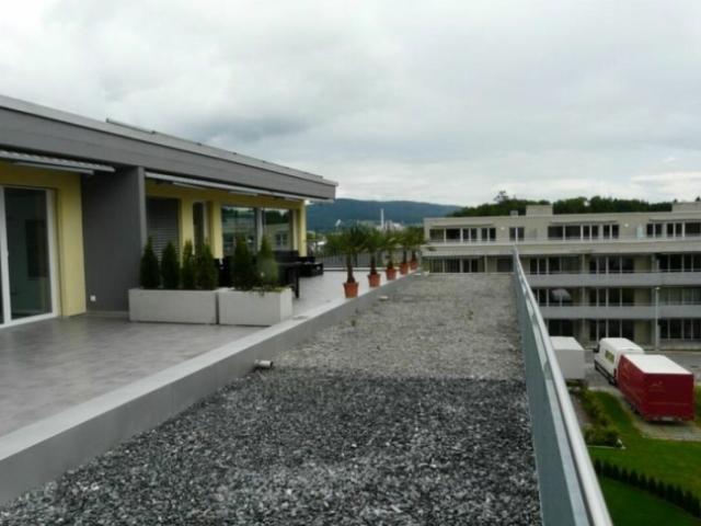 Exklusive 3.5 Zimmer Attikawohnung mit grosser Terrasse inkl. Tiefgaragenparkplatz