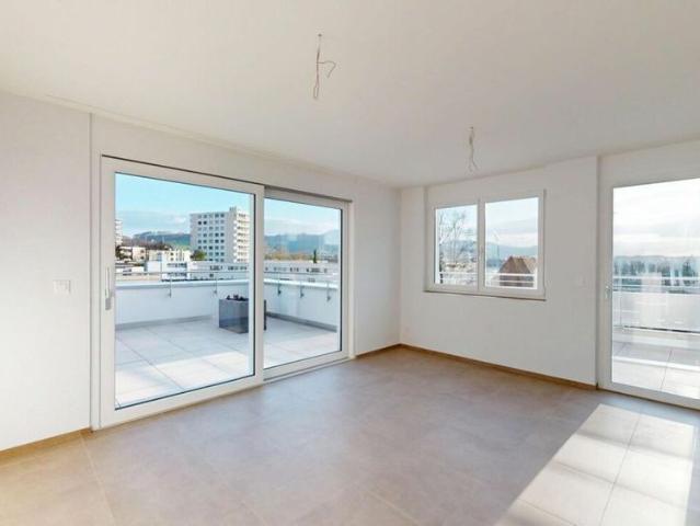 Exklusive 3.5 Zimmer Attikawohnung im Erstbezug mit 98 m² Sonnenterrasse