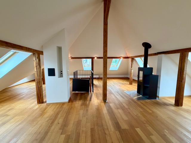 Exklusive 3.5 Zimmer Maisonettewohnung mit Cheminée im beliebten Kreis 8