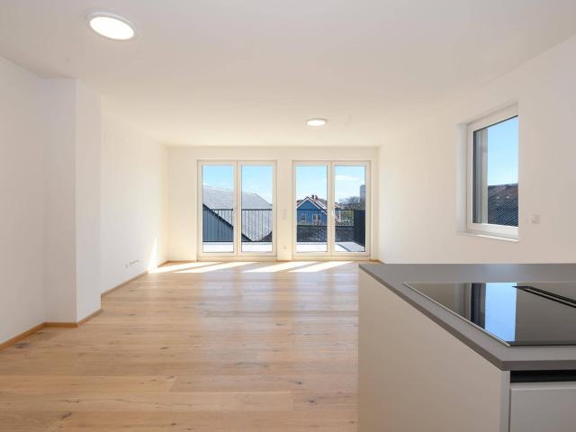 Exklusive 3 Zimmer Dachgeschoßwohnung ohne Dachschrägen mit Balkon in Zentrumslage