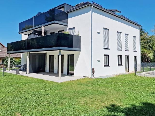 Exklusive 3 Zimmer Erdgeschosswohnung mit Privatgarten und zwei Einzelstellplätzen