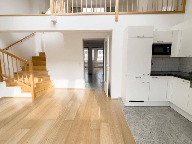 Exklusive 3 Zimmer Maisonettewohnung mit sonniger Terrasse in U Bahn Nähe
