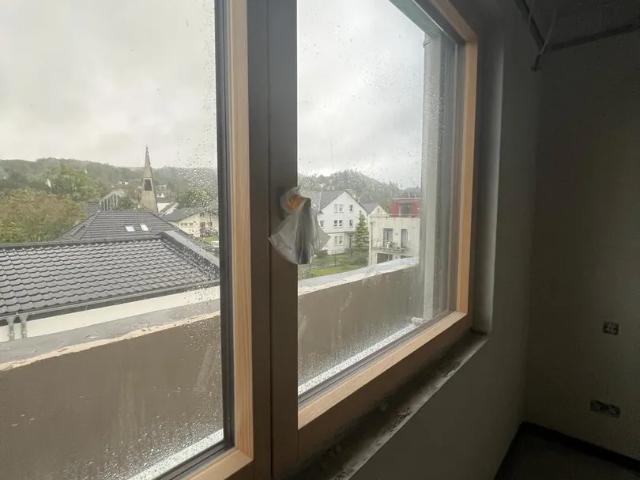EXKLUSIVES 2,5 ZIMMER PENTHOUSE  *AUFZUG  *TIEFGARAGE * BARRIEREFREI *ERSTBEZUG
