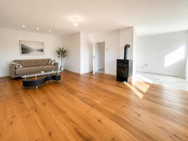 Exklusive 3 Zimmer Wohnung mit 103 m² WNFL | frisch saniert | Kamin | Stellplatz | nahe Wien
