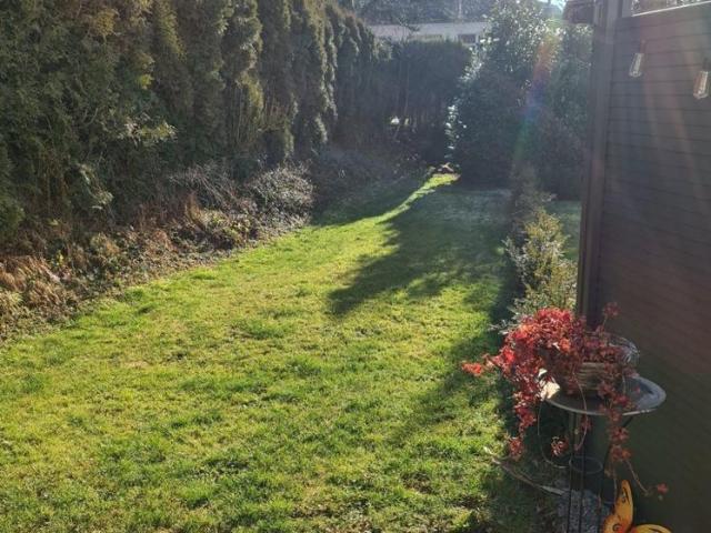 Exklusive 3 Zimmer Wohnung mit großem Garten