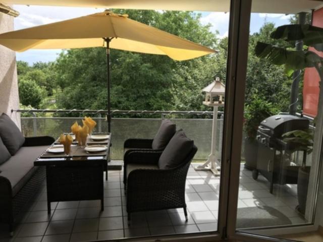 Exklusive 3 Zimmer Wohnung mit Fernblick, Süd Balkon & hochwertig