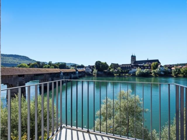 Exklusive 2.5 Zimmer Wohnung mit Balkon und Rheinblick
