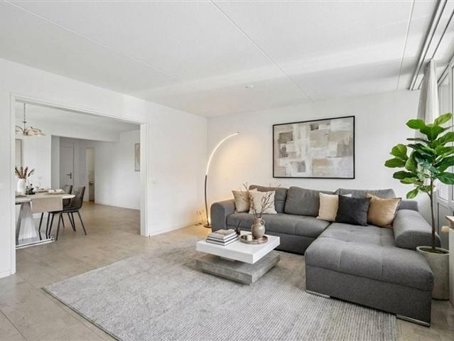 Exklusive 2.5 Zimmer Wohnung im Obergeschoss mit Panorama Weitsicht in Baden