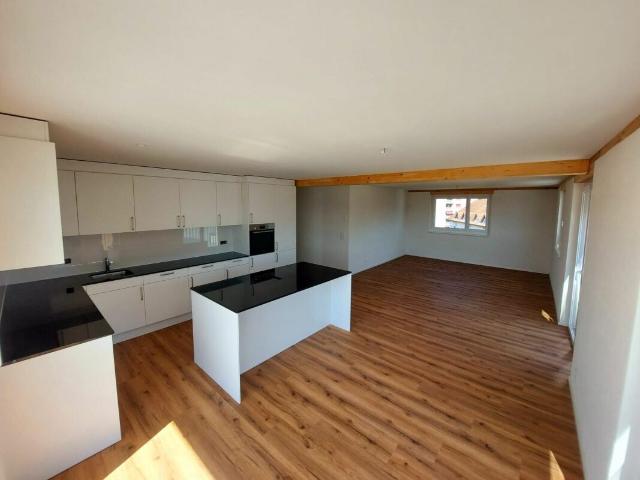 Exklusive 2.5 Zimmer Attikawohnung mit ca. 74 m² Sonnenterrasse Erstbezug im Neubau