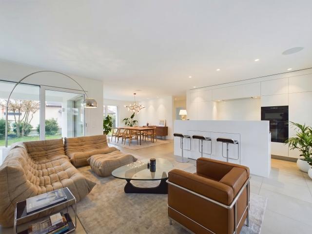 Exklusive 4.5 Zimmer Gartenwohnung mit Loggia, Terrasse und privatem Garten