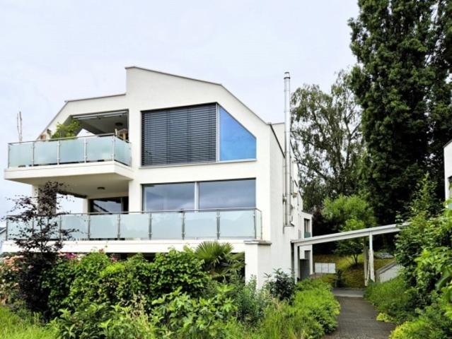 Exklusive 4 1/2 Zimmer Wohnung mit vielen Vorzügen Nichtraucher erwünscht