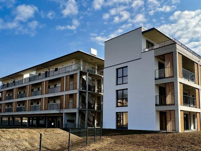 Exklusive 4 Zimmer Wohnung mit großer Balkonfläche in zentraler Lage