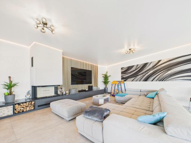 Exklusive 5.5 Zimmer Neubau Wohnung mit Kamin, Sauna und Seeblick in Bottighofen