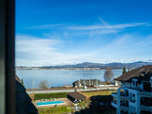 Exklusive 6.5 Zimmer Dachgeschosswohnung mit Lift direkt in die Wohnung Seepark Altendorf
