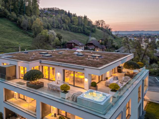 EXKLUSIVE ATTIKAWOHNUNG MIT LUXURIÖSEM AUSBAU
