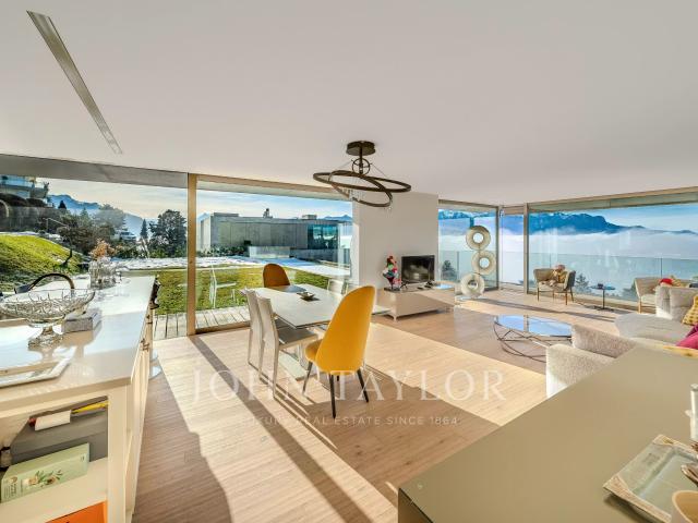 EXKLUSIVE! Aussergewöhnliche 4.5 Zimmerwohnung mit Panoramablick auf den See