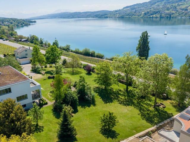 Exklusive Baulandparzelle mit 1'350 m2 in leichter Hanglage unverbaubare Seesicht