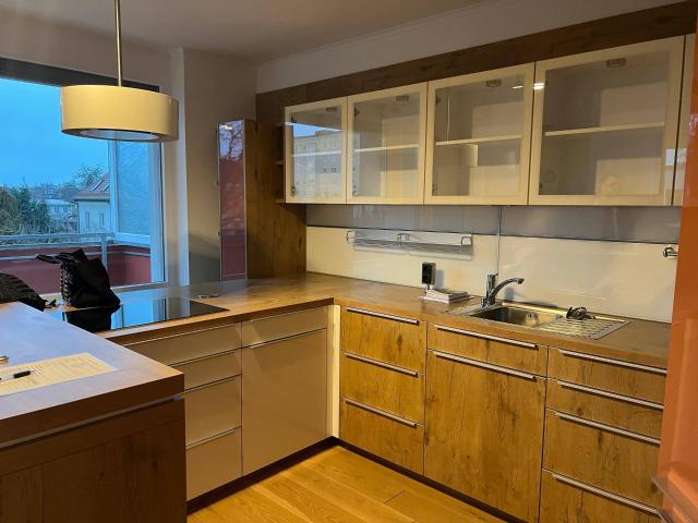 Exklusive barrierefreie Terrassenwohnung mit Miele Küche & 2 Carports – sofort verfügbar!