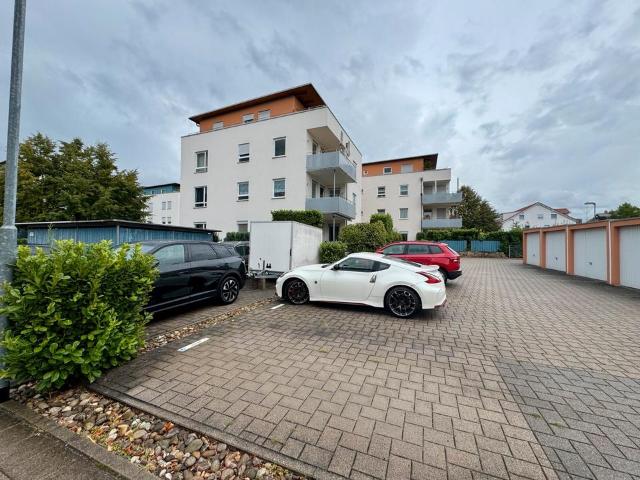 Exklusive, geräumige 3 Zimmer Wohnung mit Garten in *TOP Lage