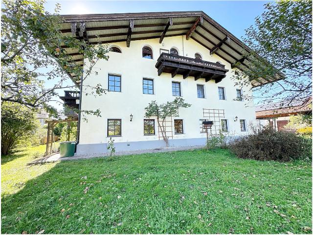 Exklusive Dachgeschosswohnung mit besonderem Charme in einem ehemaligem Bauernhaus