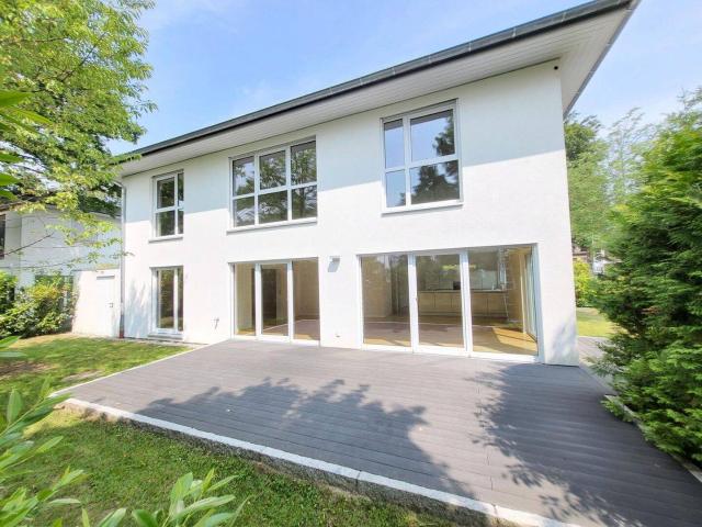 Exklusive, freistehende Stadtvilla in Toplage von Waldperlach provisionsfrei von privat