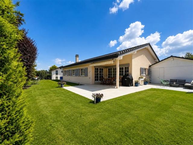 Exklusive freistehende Villa mit 6,5 Zimmern, ideal für eine Familie