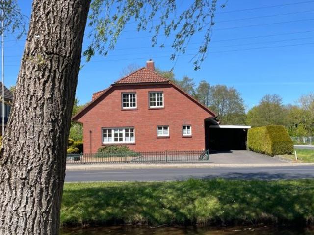 Exklusive Kanallage in Papenburg – Großzügiges Familienhaus mit besonderem Potenzial