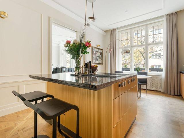 Exklusive kernsanierte Wohnung in Jugendstil Altbau Nähe Kudamm in Charlottenburg Wilmersdorf bezugsfrei von privat – Luxus trifft historische Eleganz