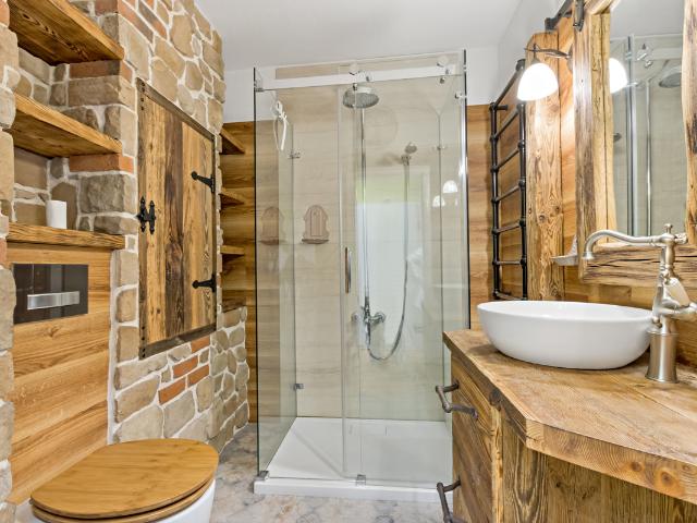 Exklusive hochwertige 3 Raum Wohnung mit Balkon im EG zu verkaufen!