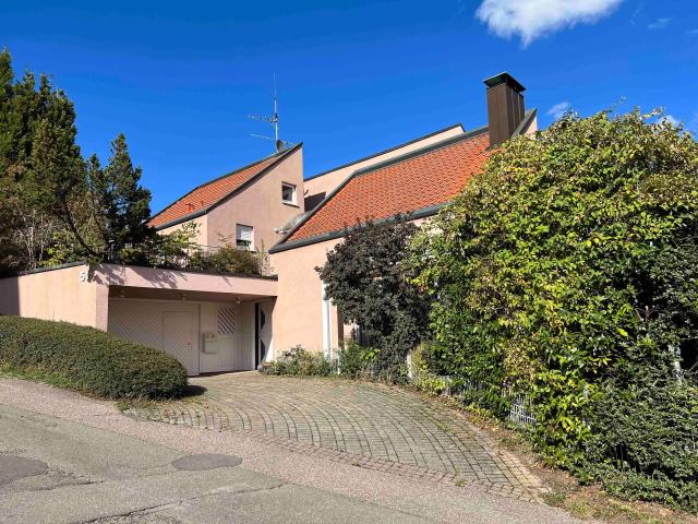 Exklusive Lage mit atemberaubendem Panoramablick! Großzügiges Einfamilienhaus mit ELW 204 23