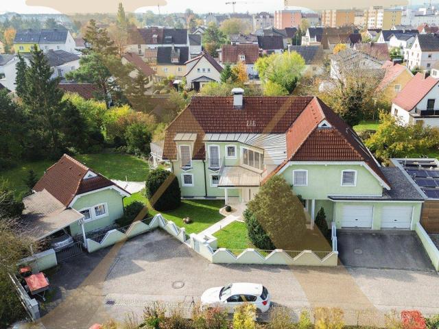 Exklusive Stadtvilla mit vielfältigen Möglichkeiten – Wohnen und Arbeiten im Zweifamilienhaus nähe KH Wels zu verkaufen!
