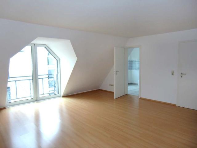 EXKLUSIVE RUHIGE MAISONETTEWHG. MODERNES BAD VINYLBÖDEN 3. OG GARAGE NÄHE OBERKASSEL/PESTALOZZISTR
