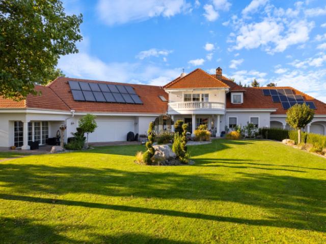 Exklusive Traumvilla in Allhaming: Gartenanlage, hervorragende Technik, Wellnessoase in absoluter Ruhelage!