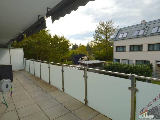 Exklusive und moderne 3 Zimmerwohnung mit 2 KFZ Tiefgaragenstellplätzen in Ruhelage