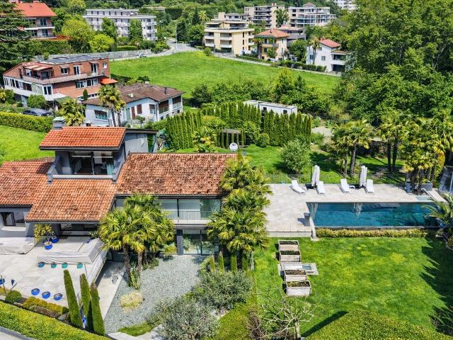 Exklusive Villa im Design, umgeben von Grün, nur wenige Minuten von Lugano entfernt