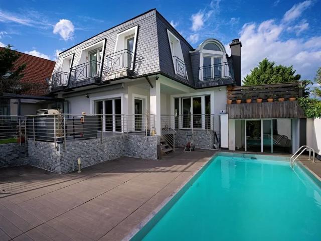 Exklusive Villa mit ELW in Main Lage