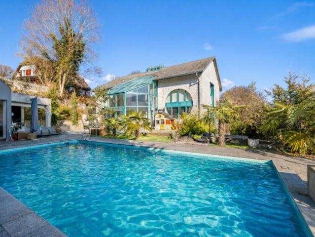 EXKLUSIVE VILLA MIT POOL | 285 m² WOHNFLÄCHE | 1'058 m² GRUNDSTÜCK