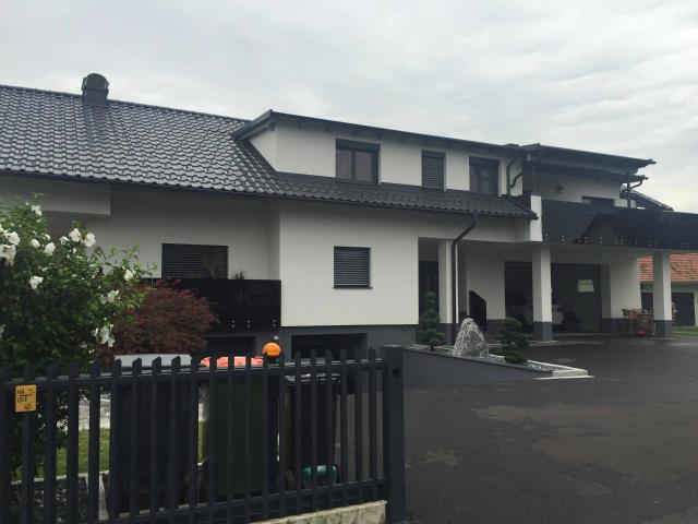 Exklusive Villa mit Pool, PV Anlage & 4 Garagen in hochwertiger Massivbauweise Provisionsfrei