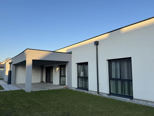 Exklusiver Bungalow mit luxeriösen Details wird provisionsfrei privat verkauft