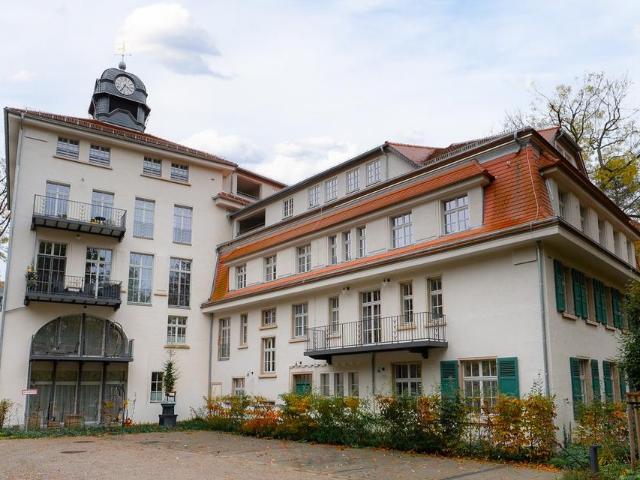 Exklusiver Erstbezug: 6 Zimmer Dachgeschosswohnung im denkmalgeschützten Lahmann Sanatorium