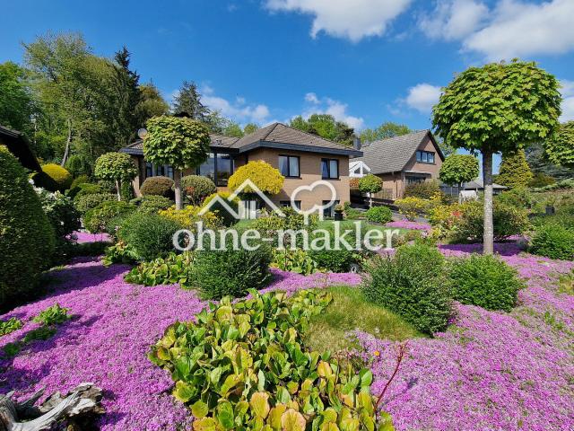 Exklusiver Walmdachbungalow mit Wintergarten und traumhaft angelegter Gartenfläche Maklerfrei!