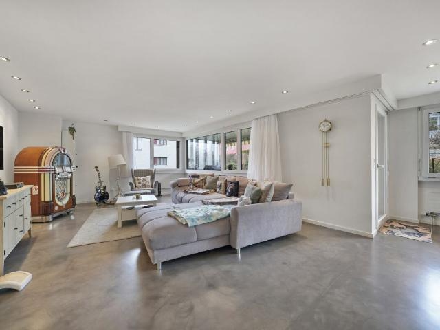 Exklusiver Wohnkomfort: 5.5 Zimmerwohnung mit ca. 150 m² Wohnfläche